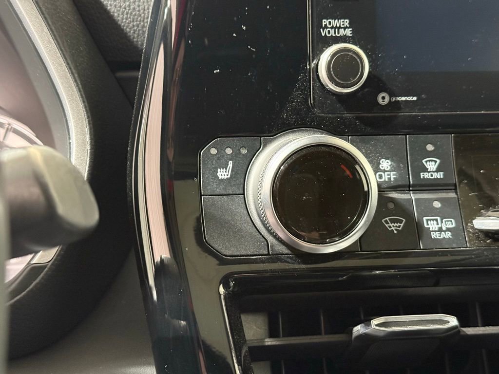 Used 2022 Toyota Highlander XLE image 32