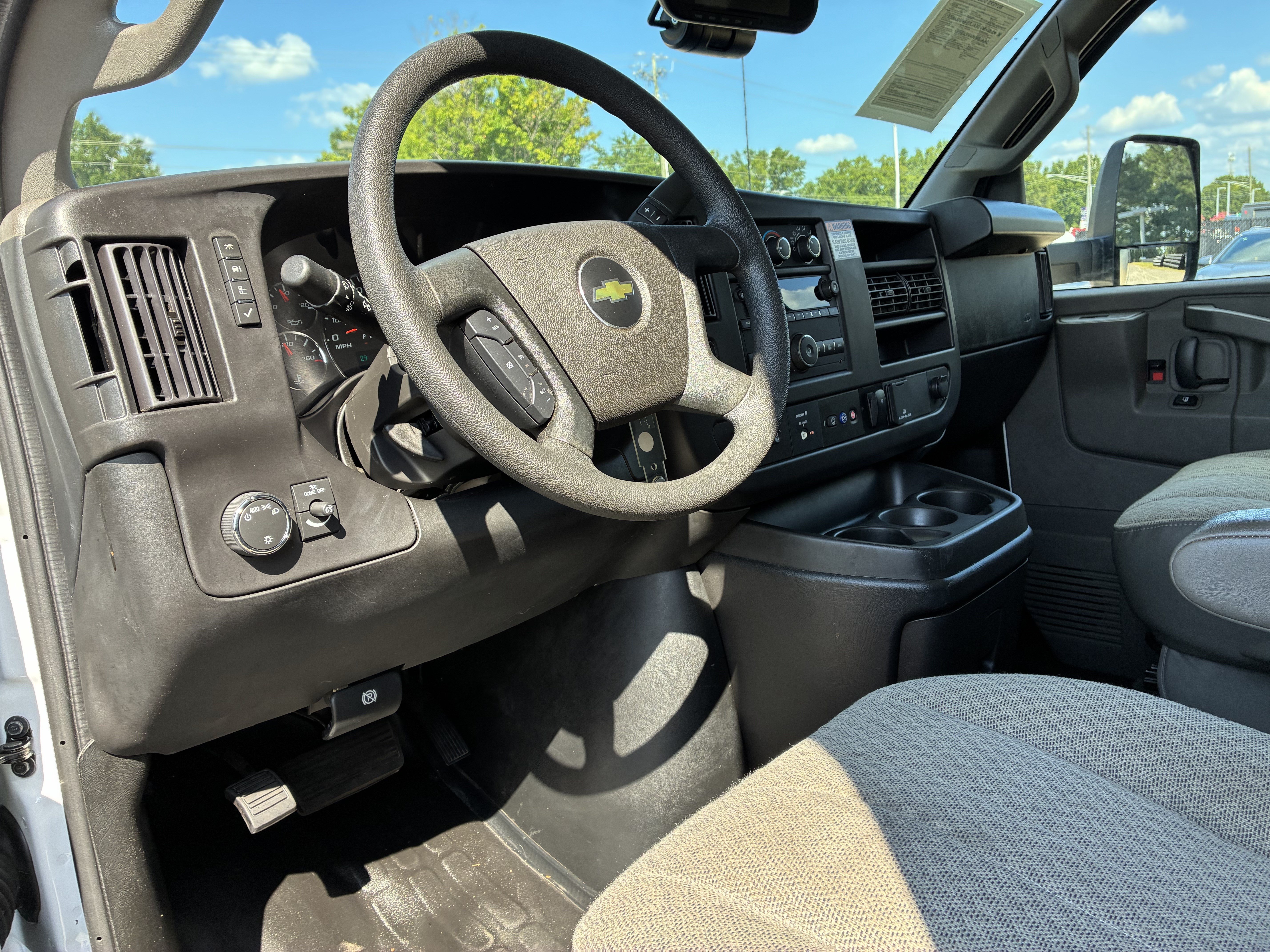 Used 2024 Chevrolet Express 4500 Extended w/ Power Convenience Package RWD image 22