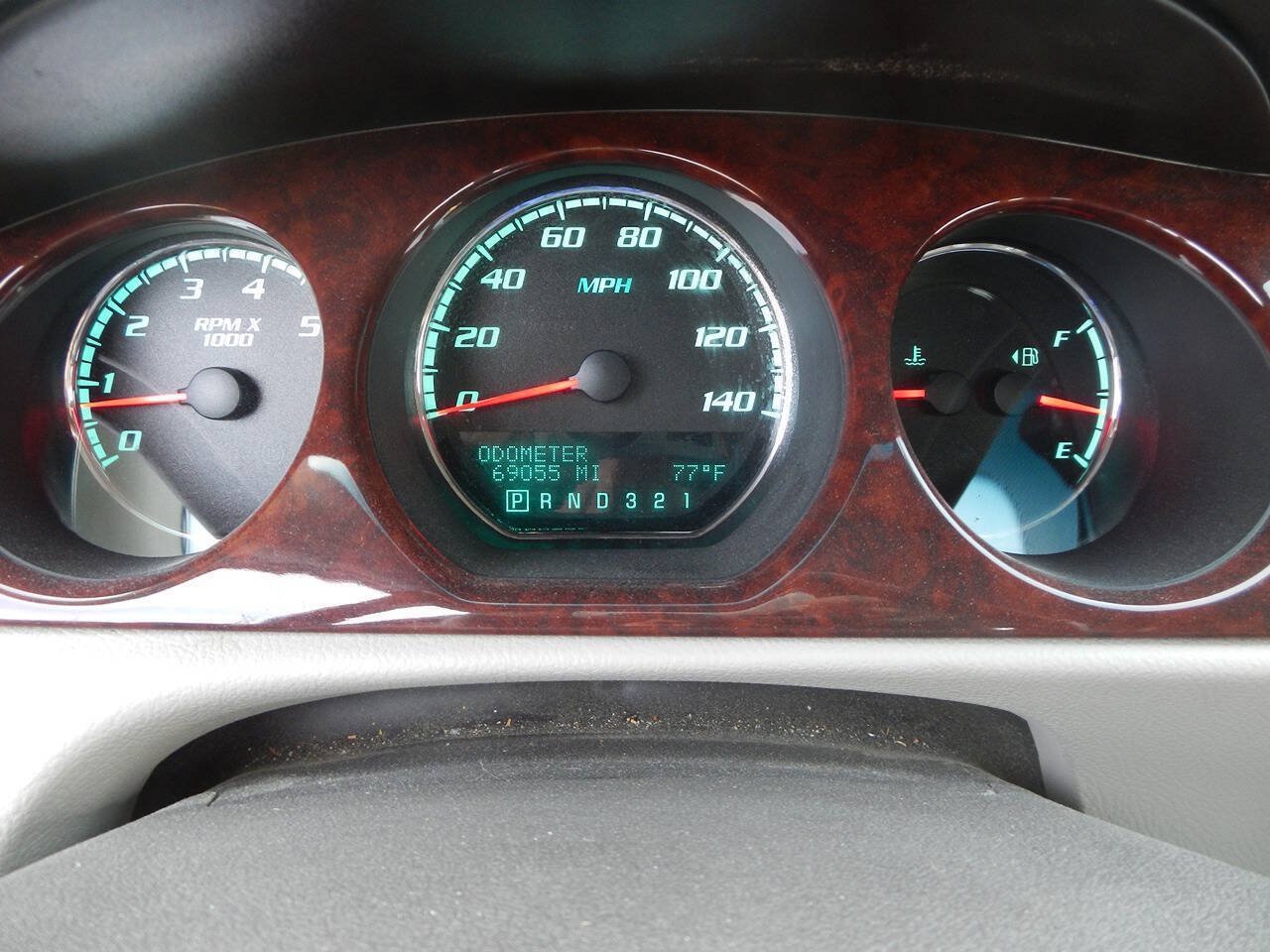 Used 2010 Buick Lucerne Super FWD image 3