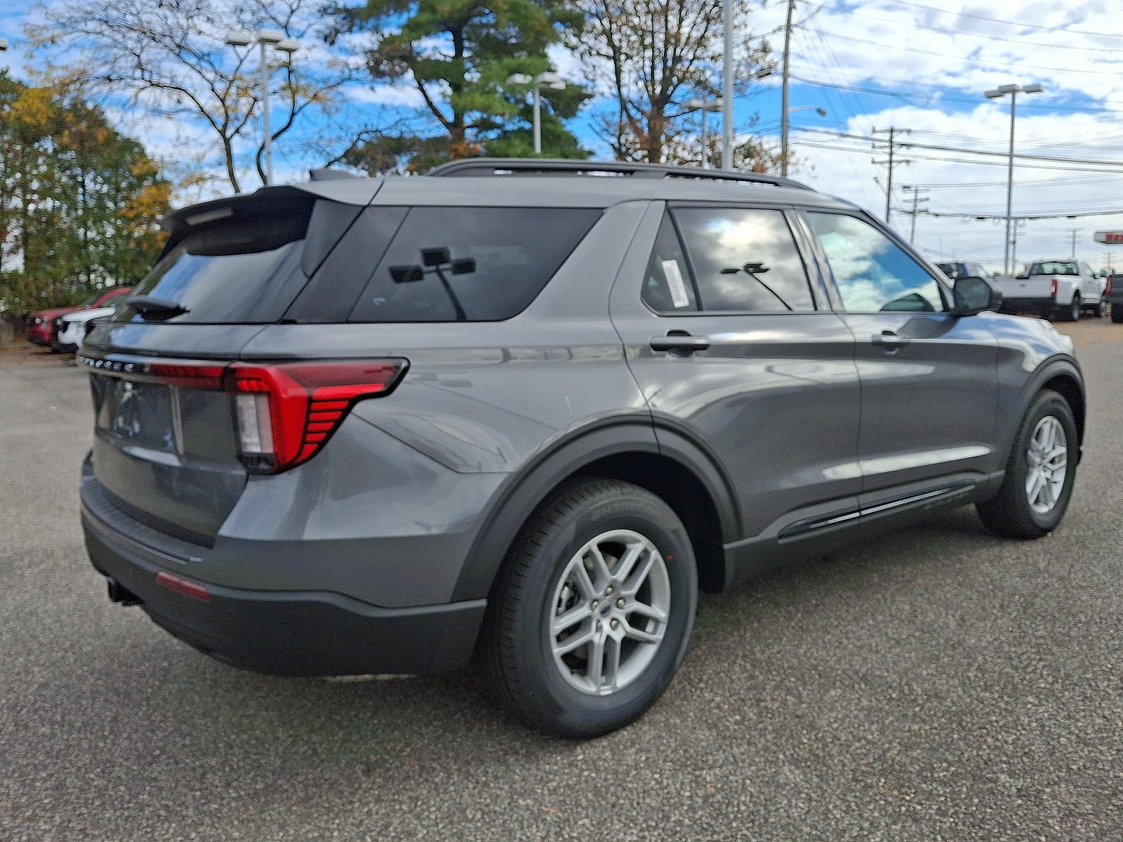New 2026 Ford Explorer Active RWD image 7