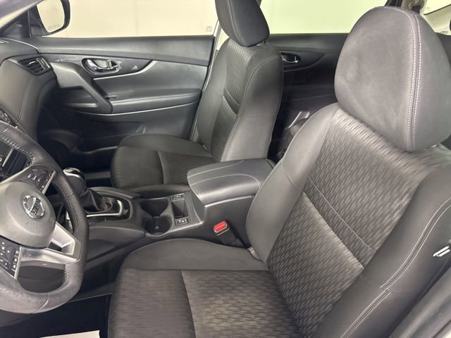 Used 2019 Nissan Rogue SV image 25