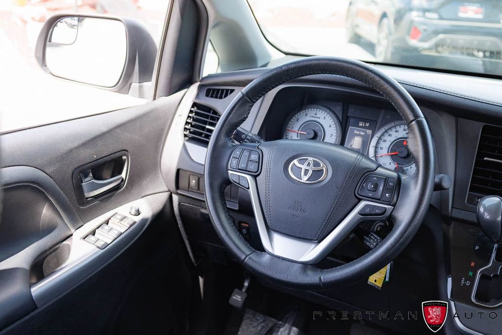 Used 2020 Toyota Sienna SE FWD image 35