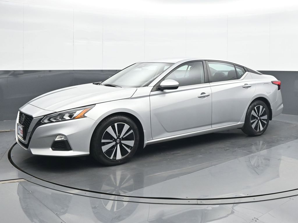 Used 2022 Nissan Altima 2.5 SV FWD image 2