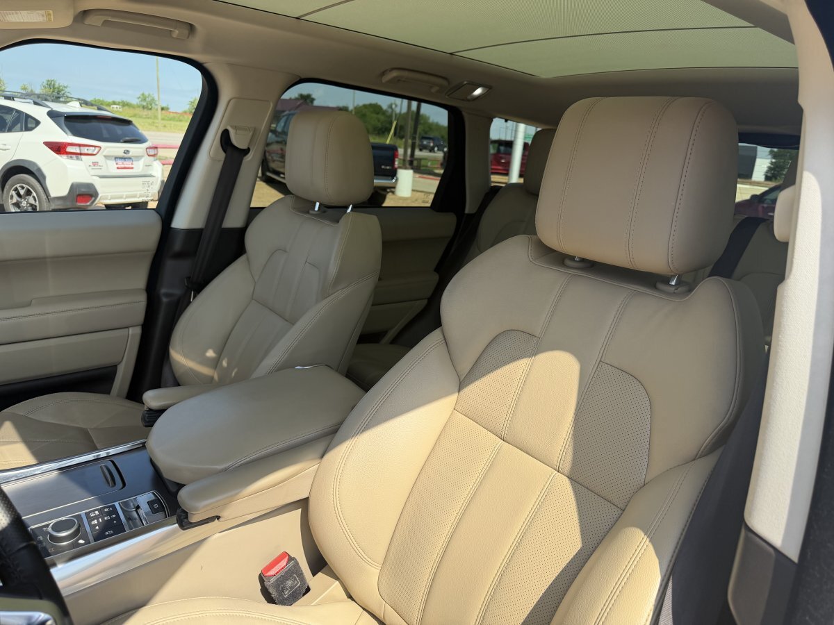 Used 2017 Land Rover Range Rover Sport SE AWD/4WD image 16