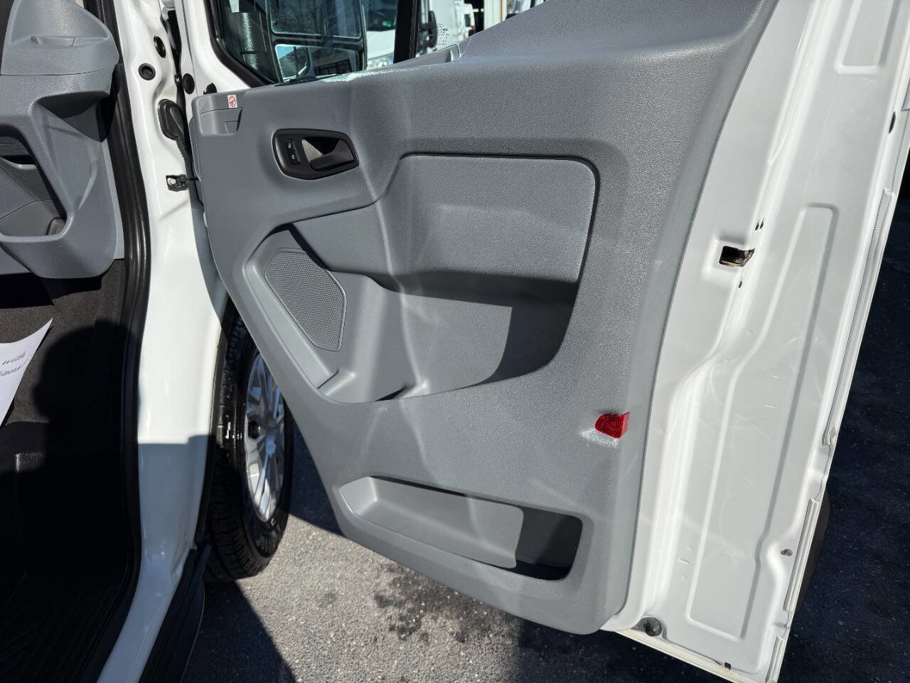 Used 2019 Ford Transit 150 XLT image 28