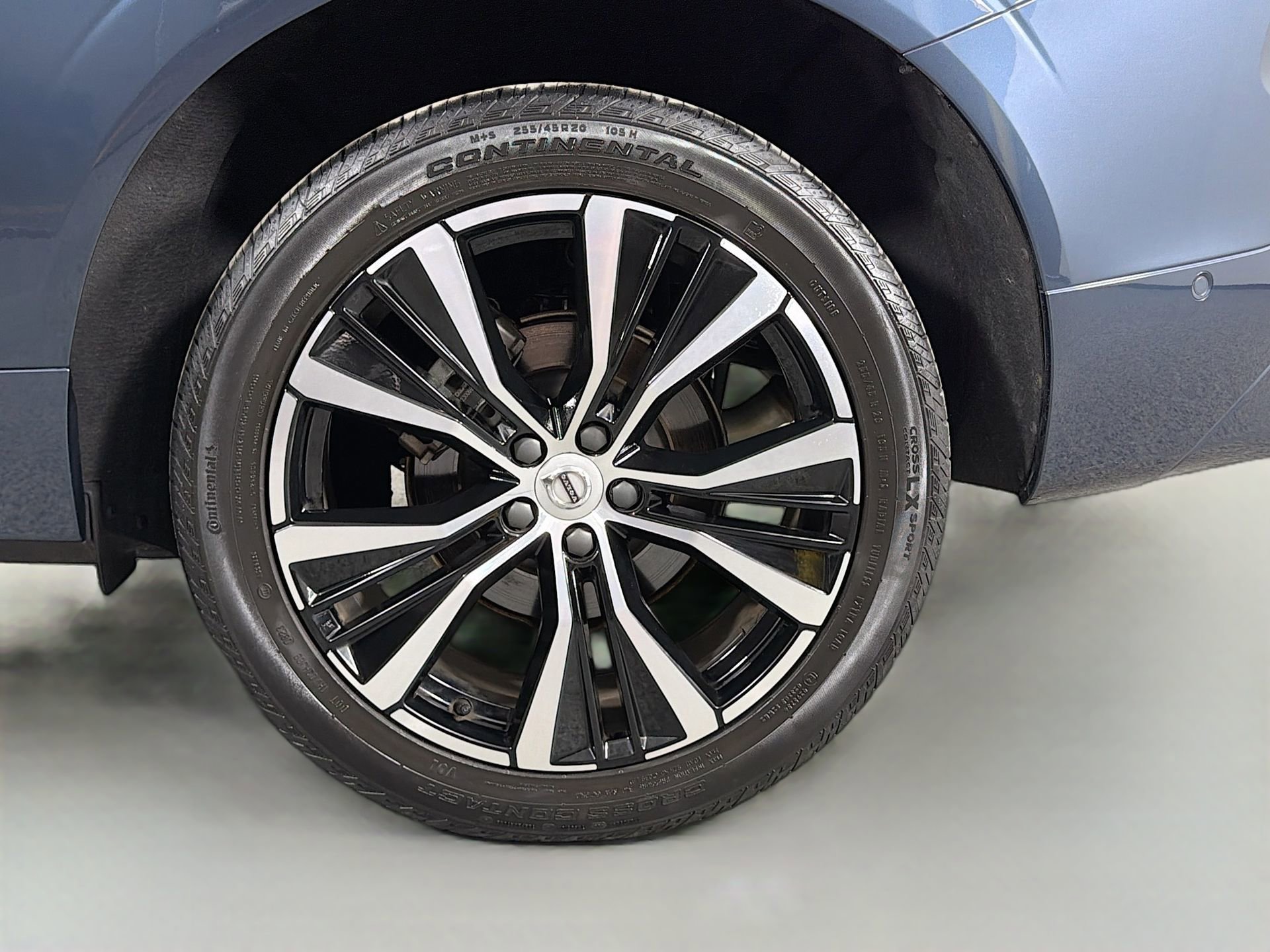 Certified 2023 Volvo XC60 B5 Plus w/ Climate Package FWD image 29