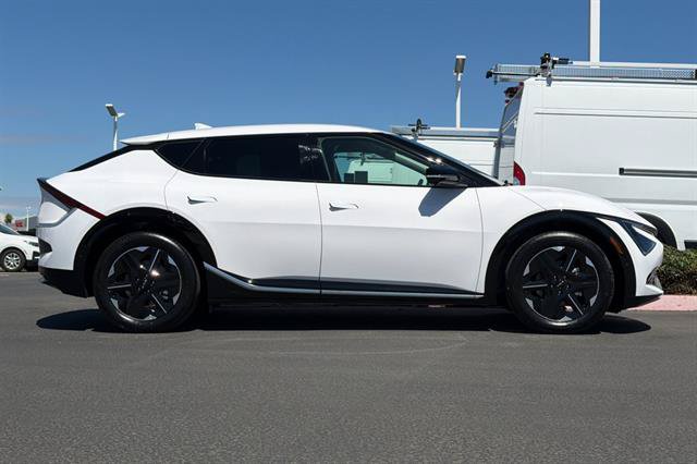 New 2026 Kia EV6 Wind RWD image 3
