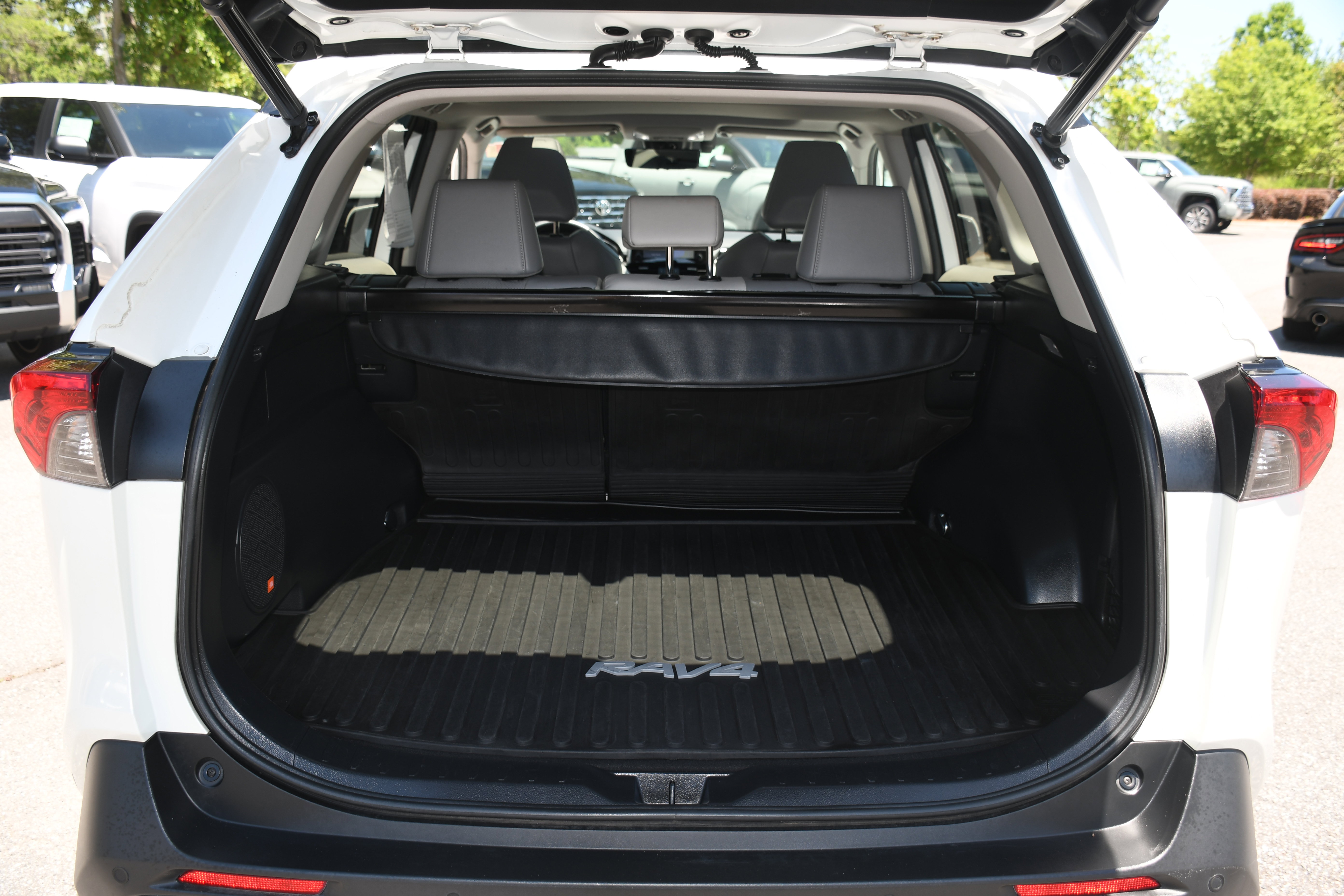 Used 2021 Toyota RAV4 Limited w/ Limited Grade Weather Package FWD image 19