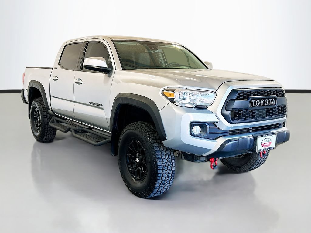 Used 2022 Toyota Tacoma SR5 AWD/4WD image 3