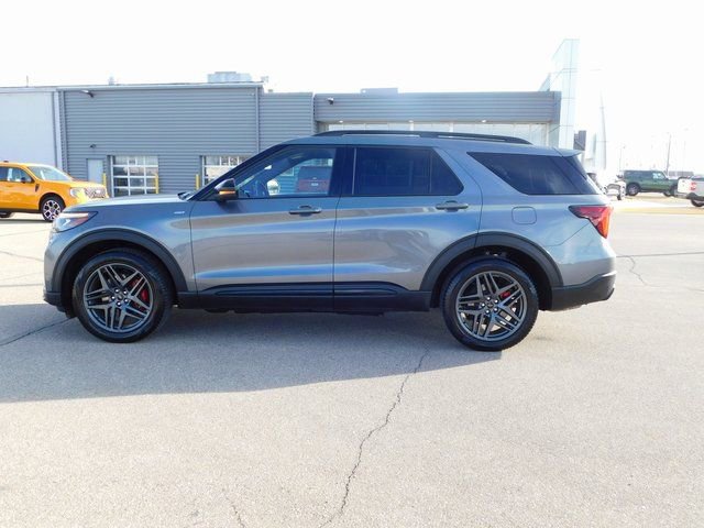 Used 2025 Ford Explorer ST-Line w/ ST-Line Street Pack image 6