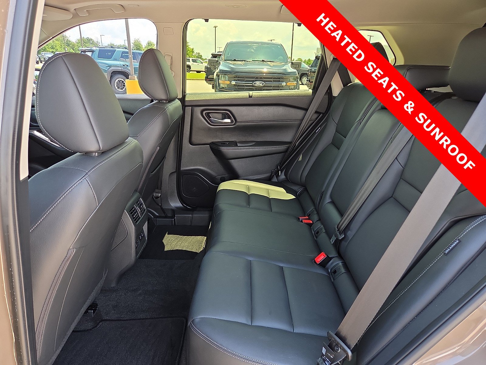 Used 2025 Nissan Rogue SL w/ Tech Package FWD image 10