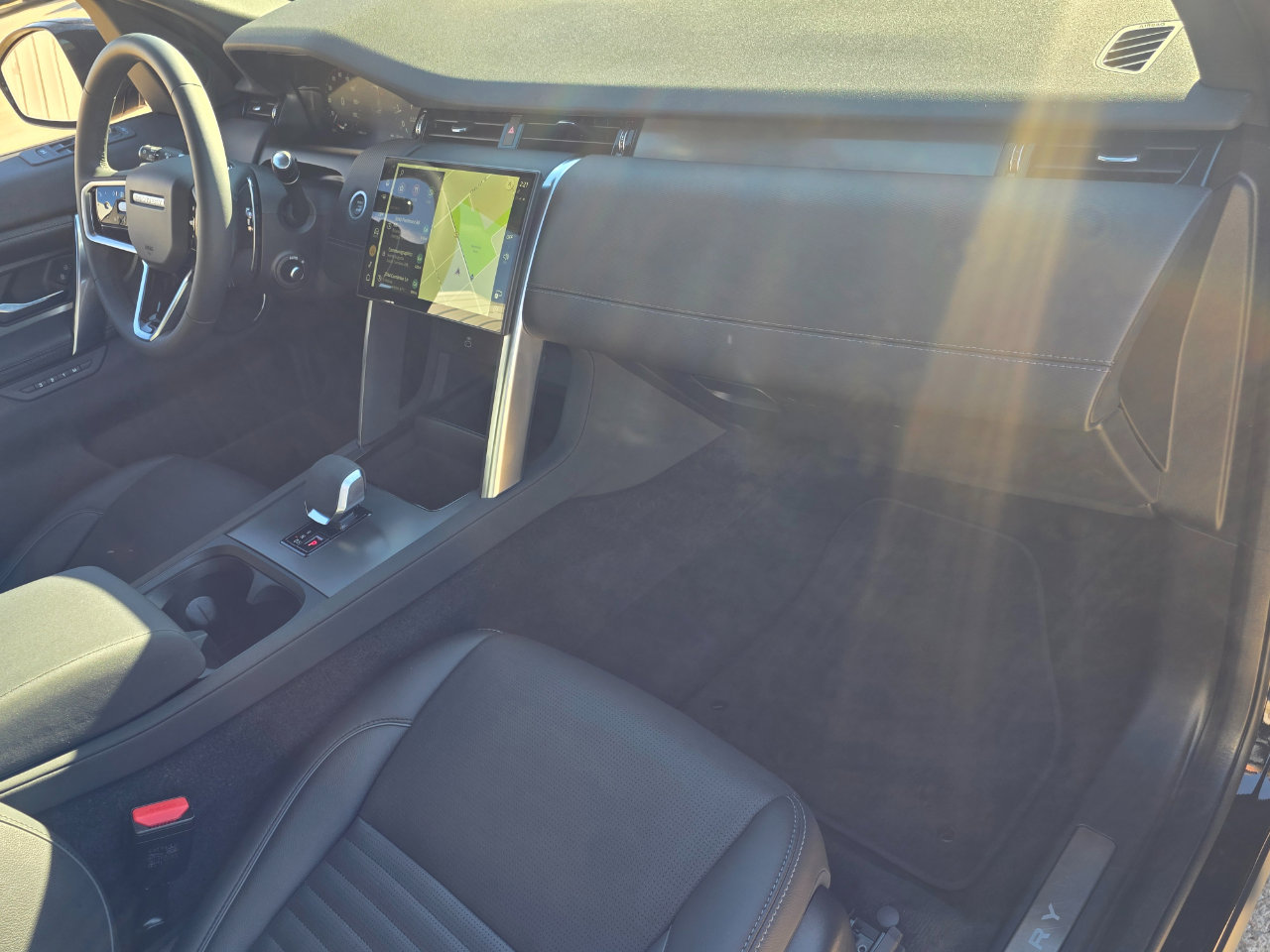 Used 2024 Land Rover Discovery Sport Dynamic SE image 24