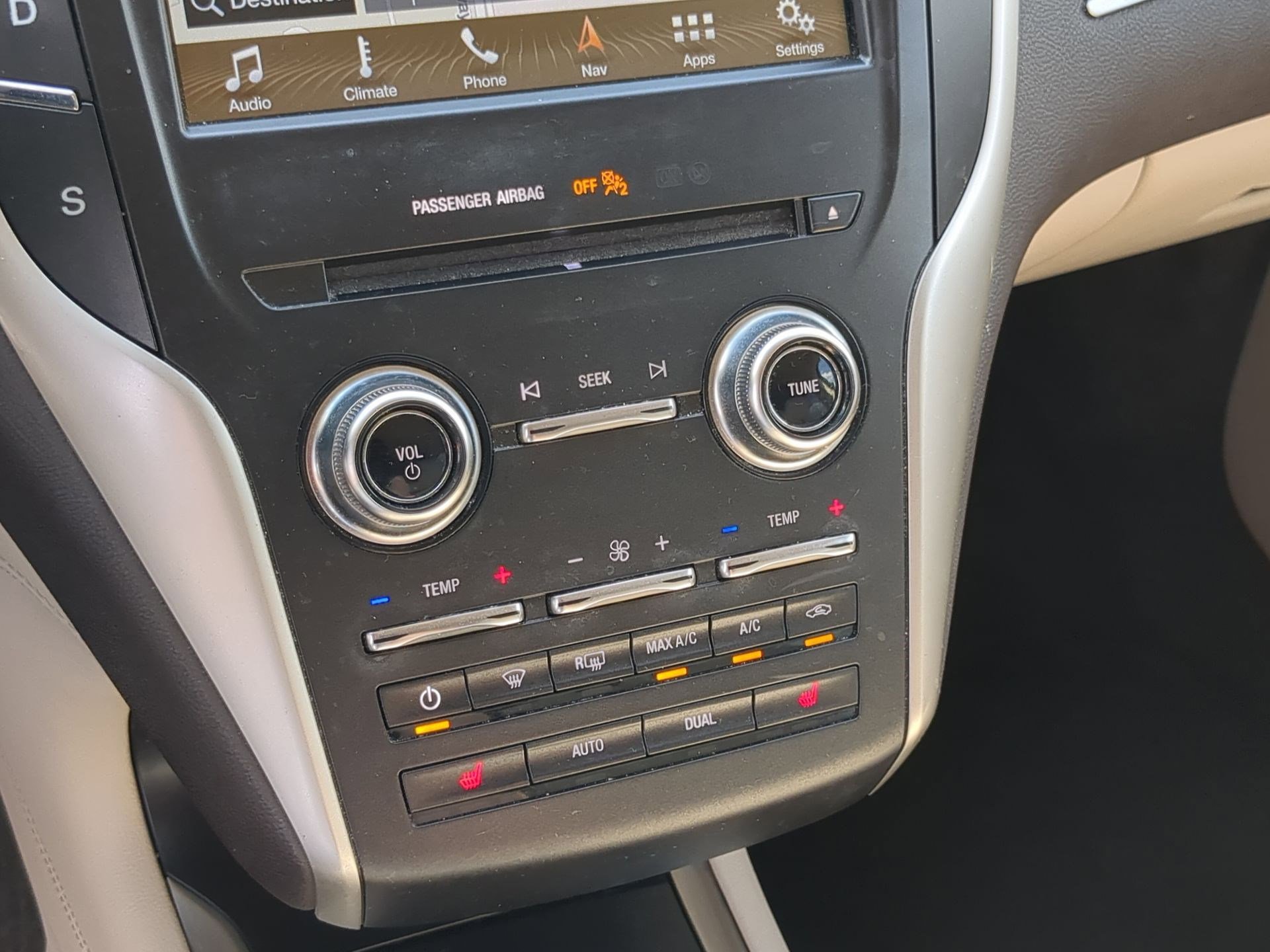 Used 2018 Lincoln MKC Select w/ Select Plus Package AWD/4WD image 17