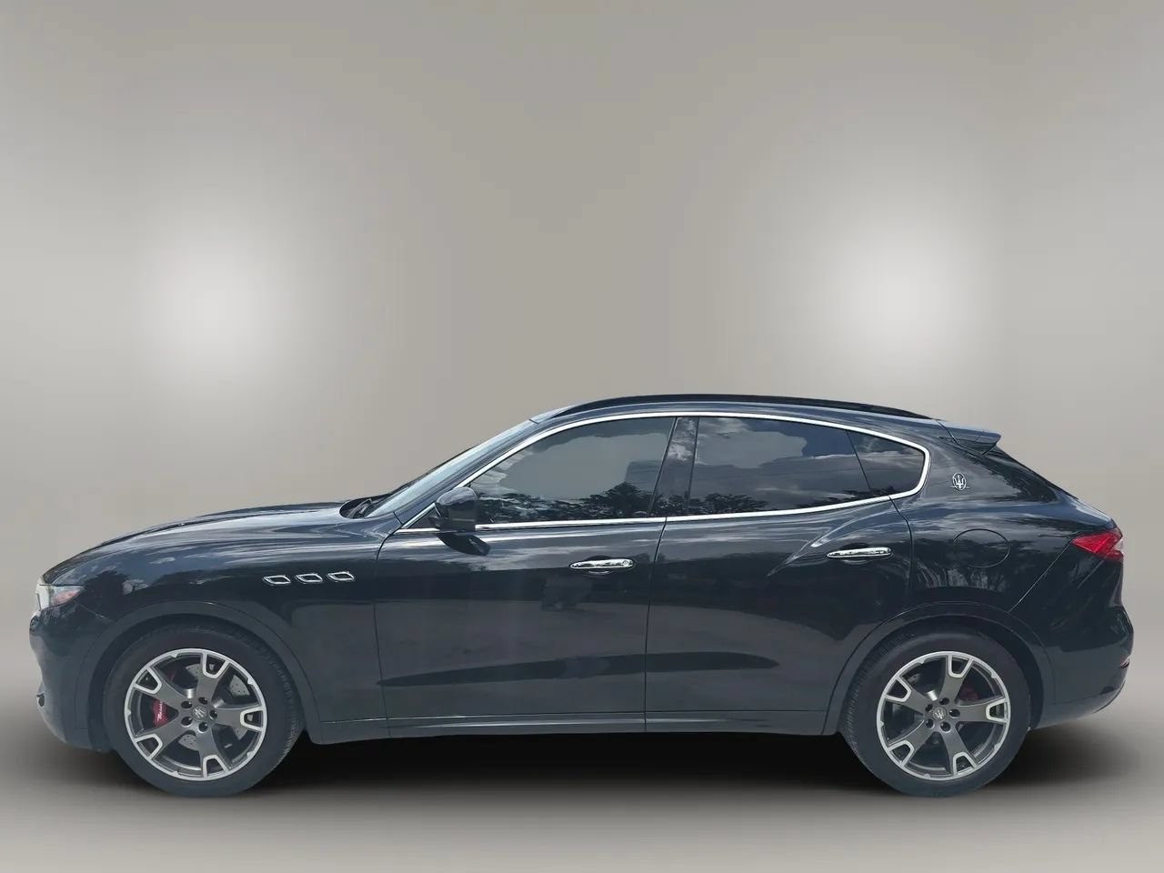 Used 2017 Maserati Levante S AWD/4WD image 3