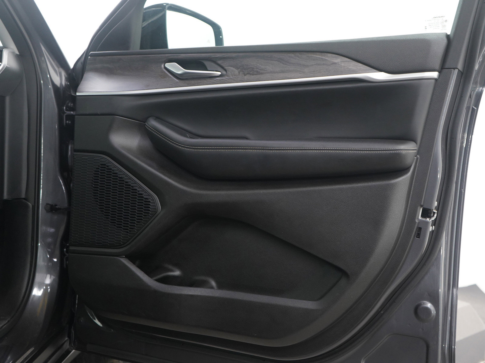 Used 2023 Jeep Grand Cherokee L Limited w/ Luxury Tech Group II image 9