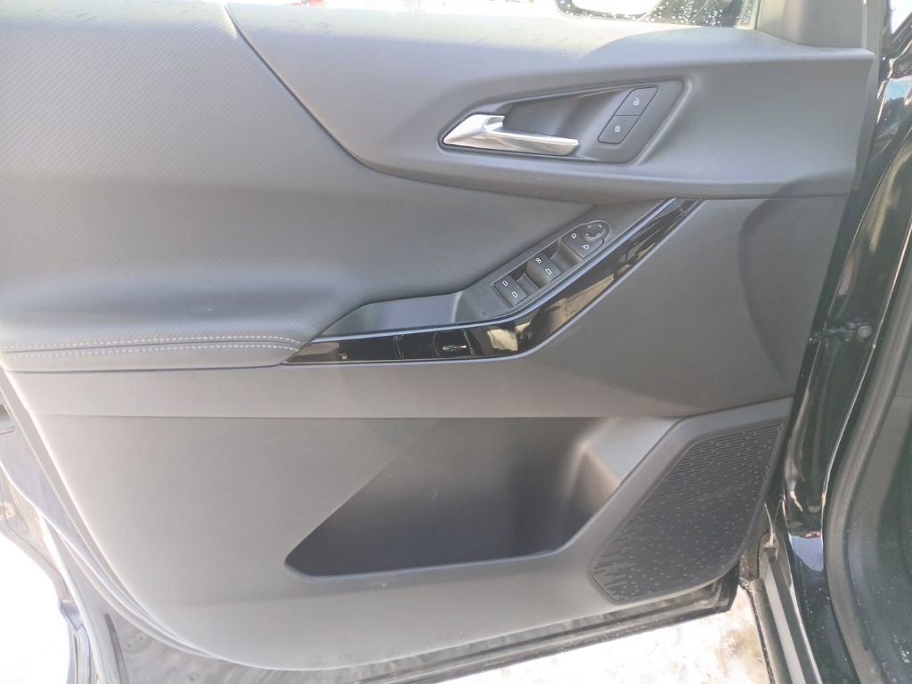 Used 2025 Chevrolet Equinox LT image 11