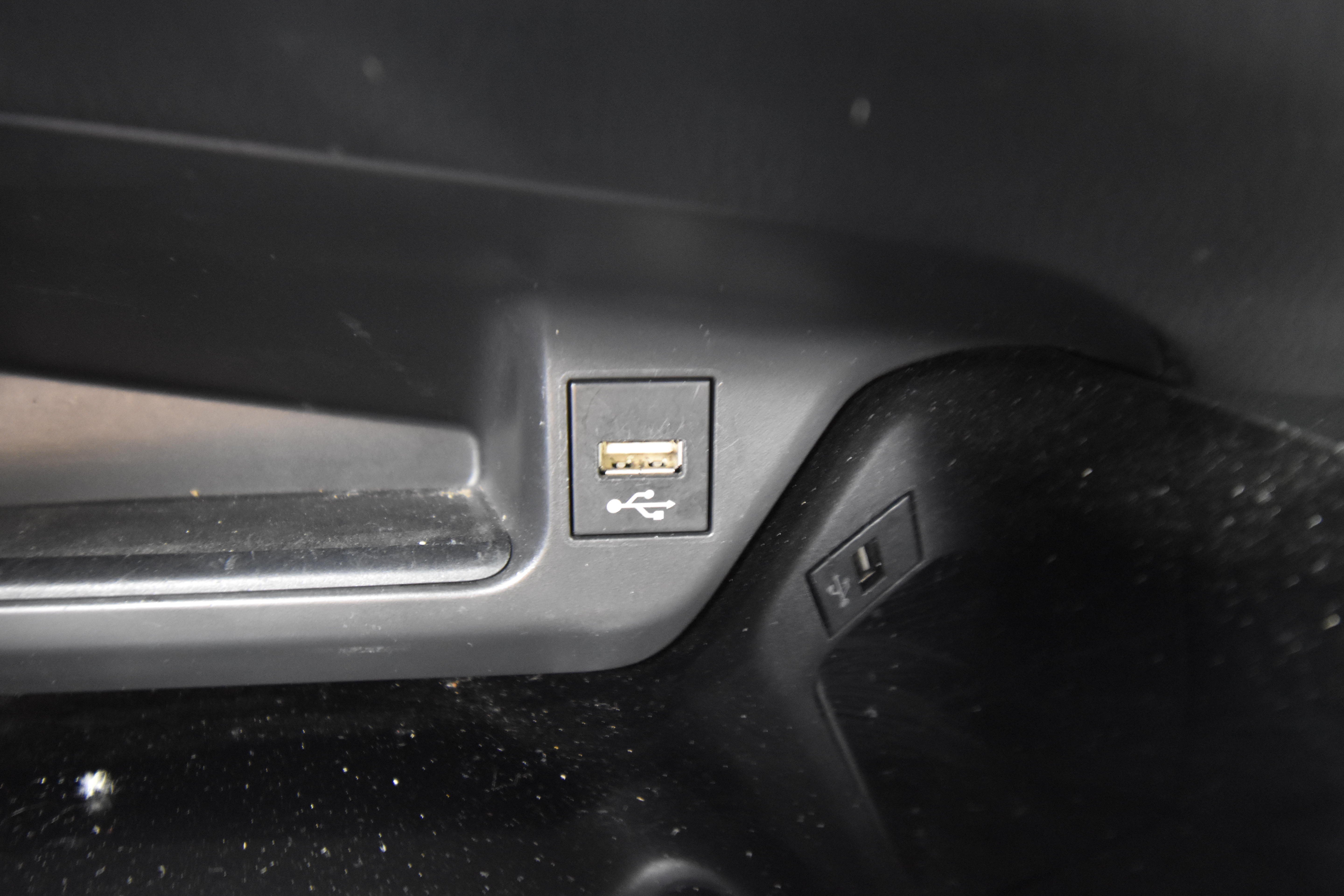 Used 2021 Toyota C-HR XLE FWD image 15