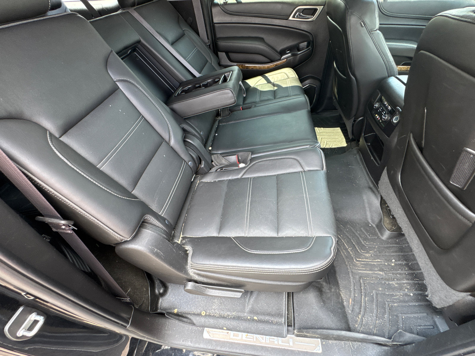 Used 2016 GMC Yukon XL Denali w/ Open Road Package AWD/4WD image 18