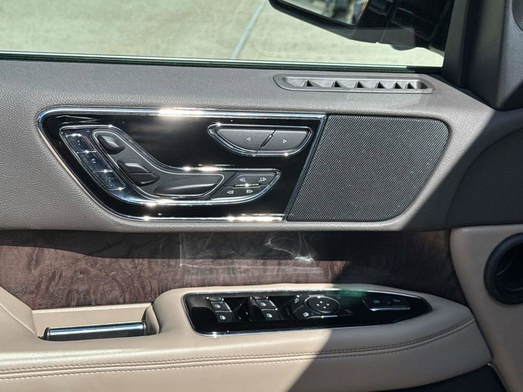 Certified 2024 Lincoln Navigator Reserve image 23