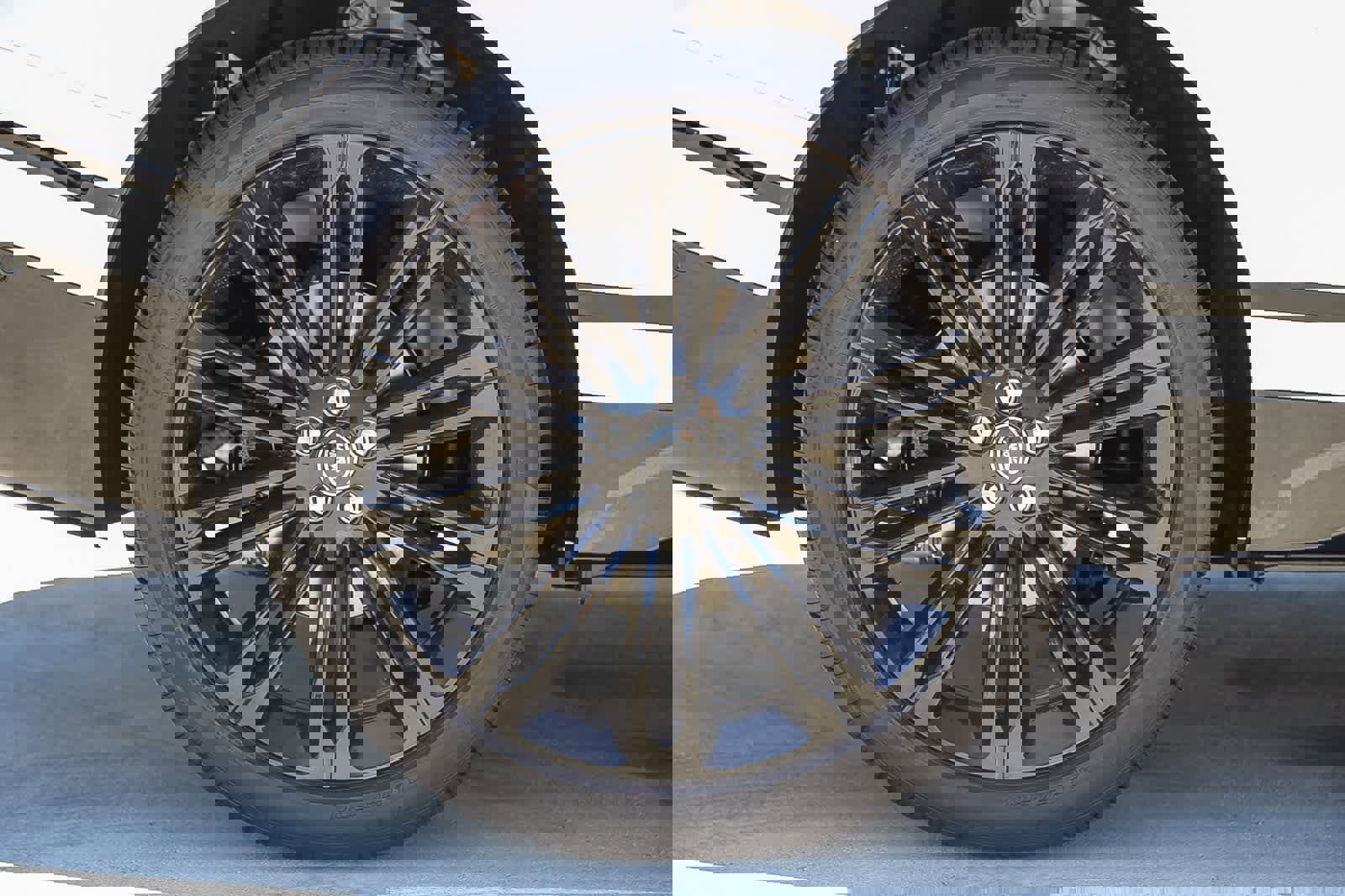 New 2026 Land Rover Range Rover Velar Dynamic SE image 9