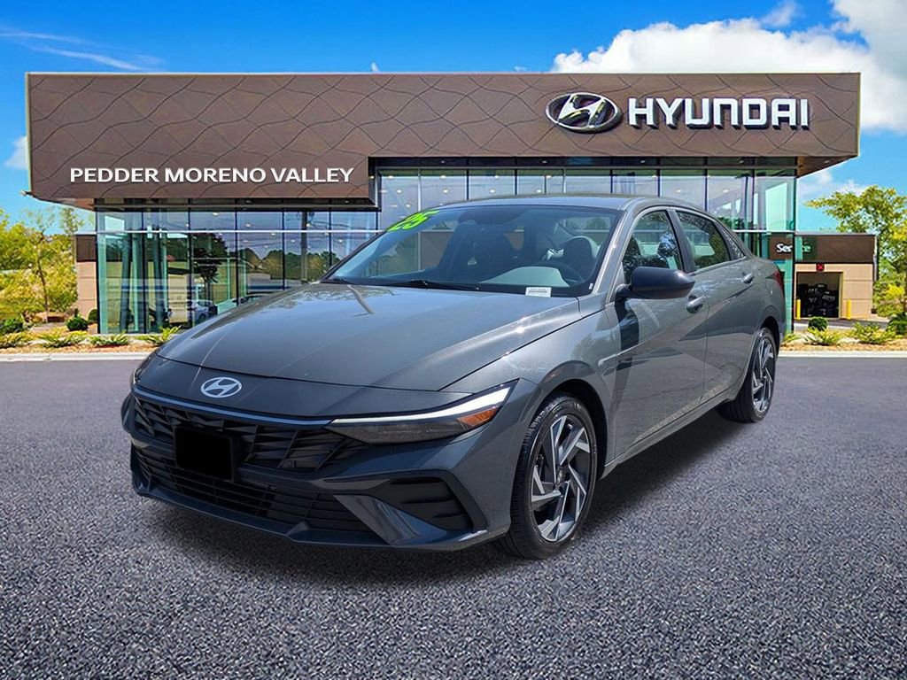 Certified 2025 Hyundai Elantra Sport image 7