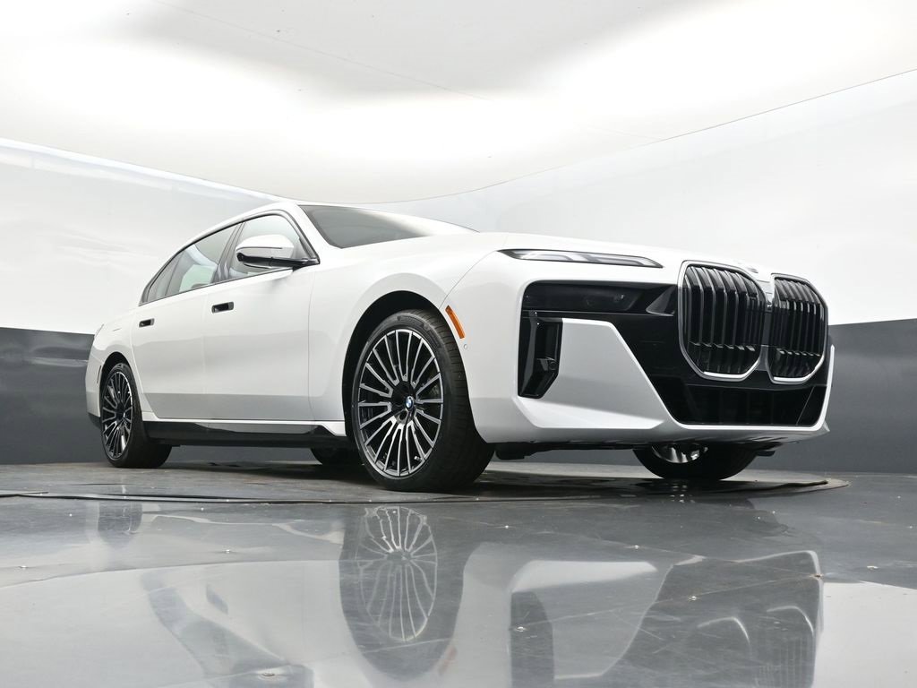 New 2026 BMW 750e xDrive image 25