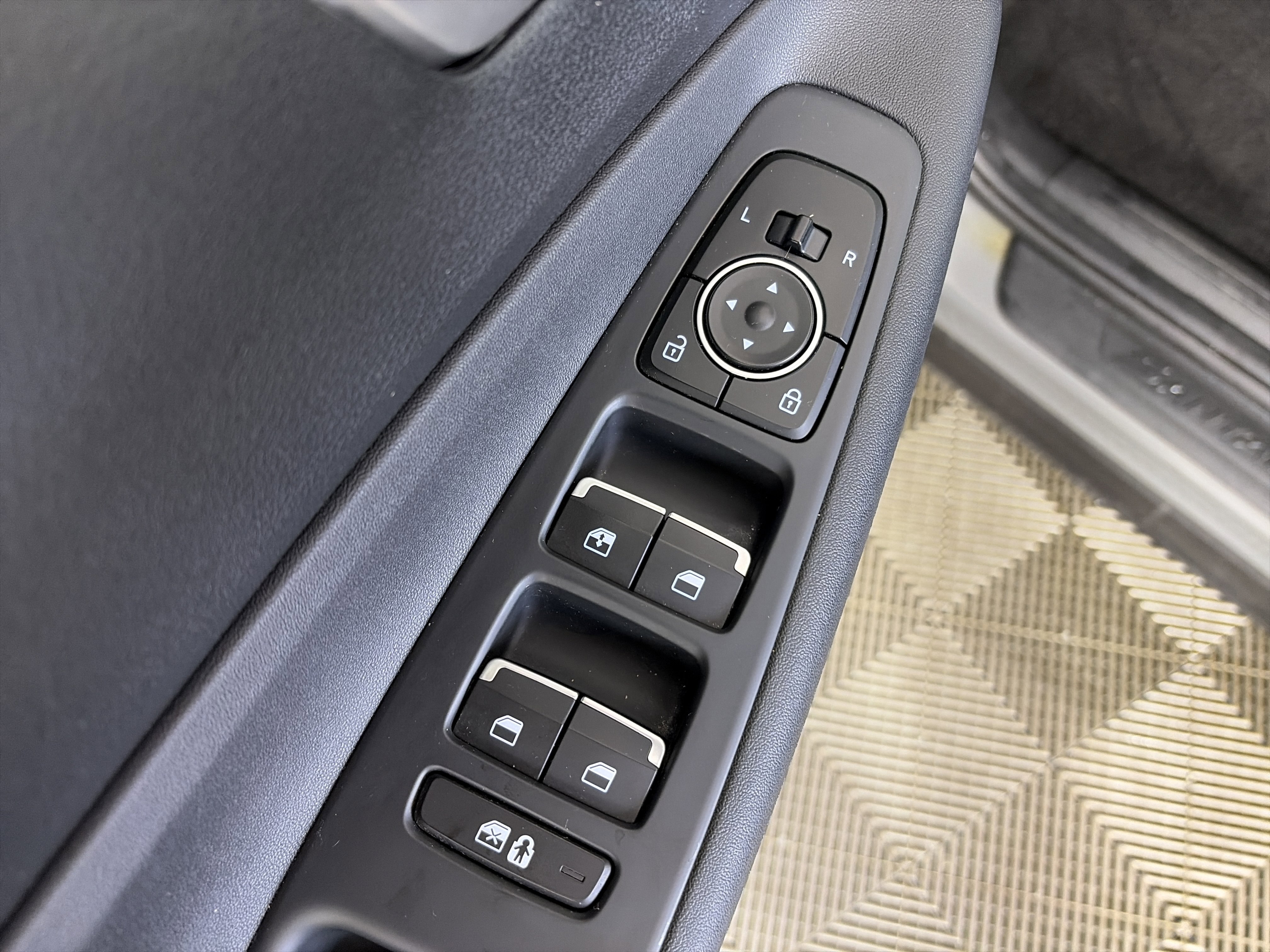 Certified 2023 Hyundai Santa Fe SE image 28