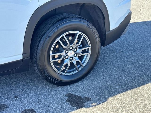 Used 2025 GMC Acadia Elevation image 11