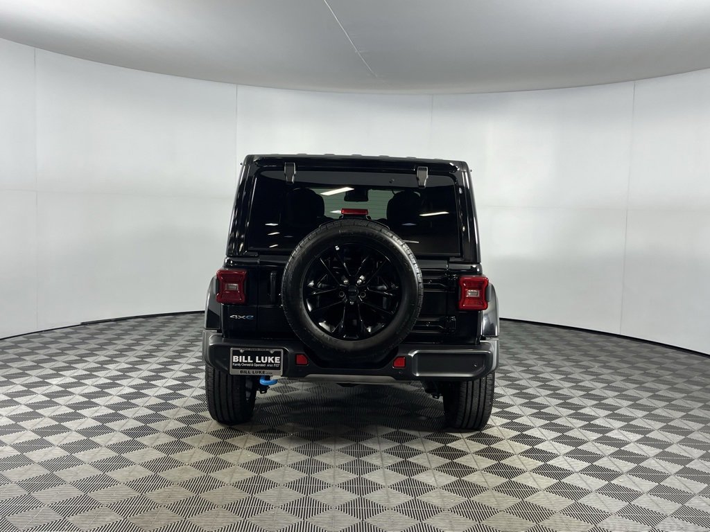 Used 2024 Jeep Wrangler Unlimited Sahara w/ Safety Group image 7