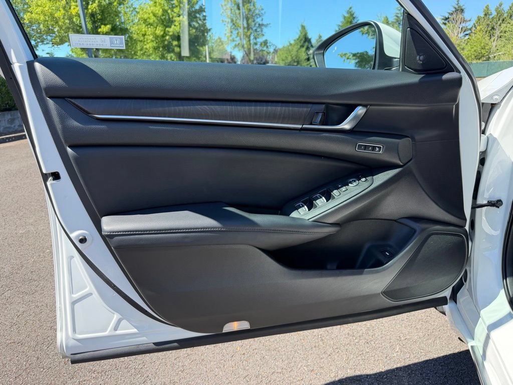Used 2018 Honda Accord Touring image 12