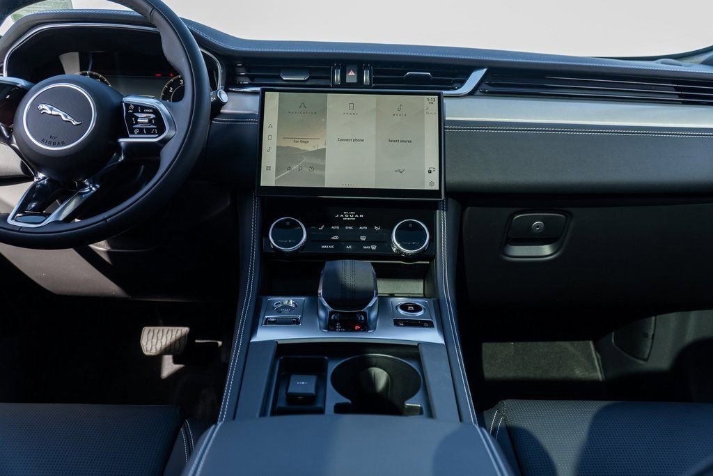 Used 2025 Jaguar F-PACE R-Dynamic S AWD/4WD image 15