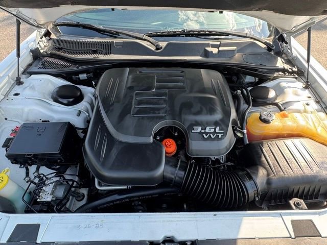 Used 2016 Dodge Challenger SXT Plus RWD image 2
