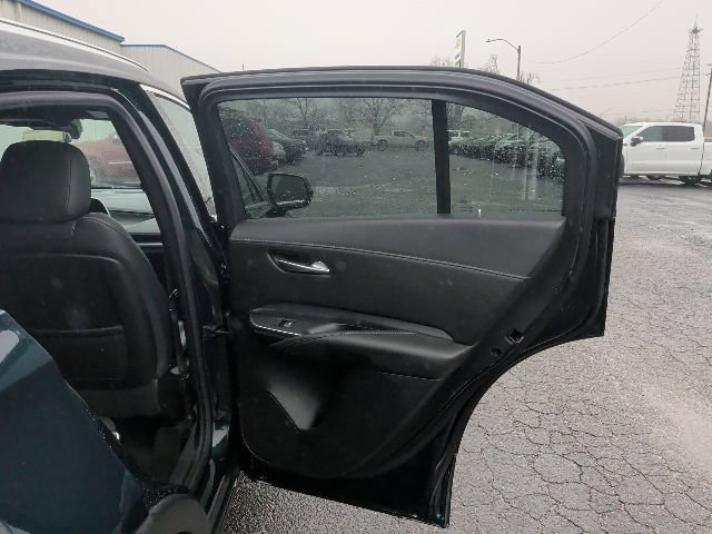 Used 2024 Cadillac XT4 Premium Luxury image 10