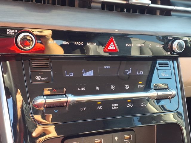 Used 2023 Kia Carnival EX FWD image 14