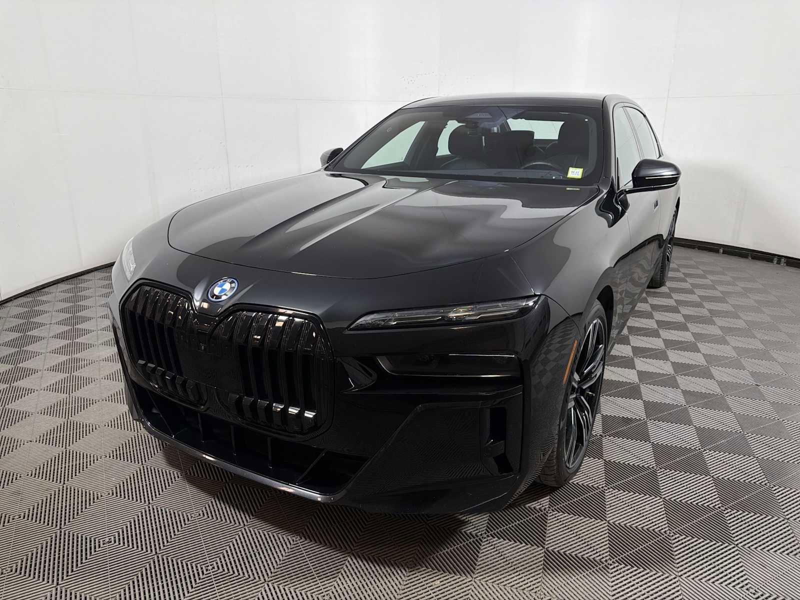Certified 2023 BMW i7 xDrive60 w/ Executive Package 2 image 3