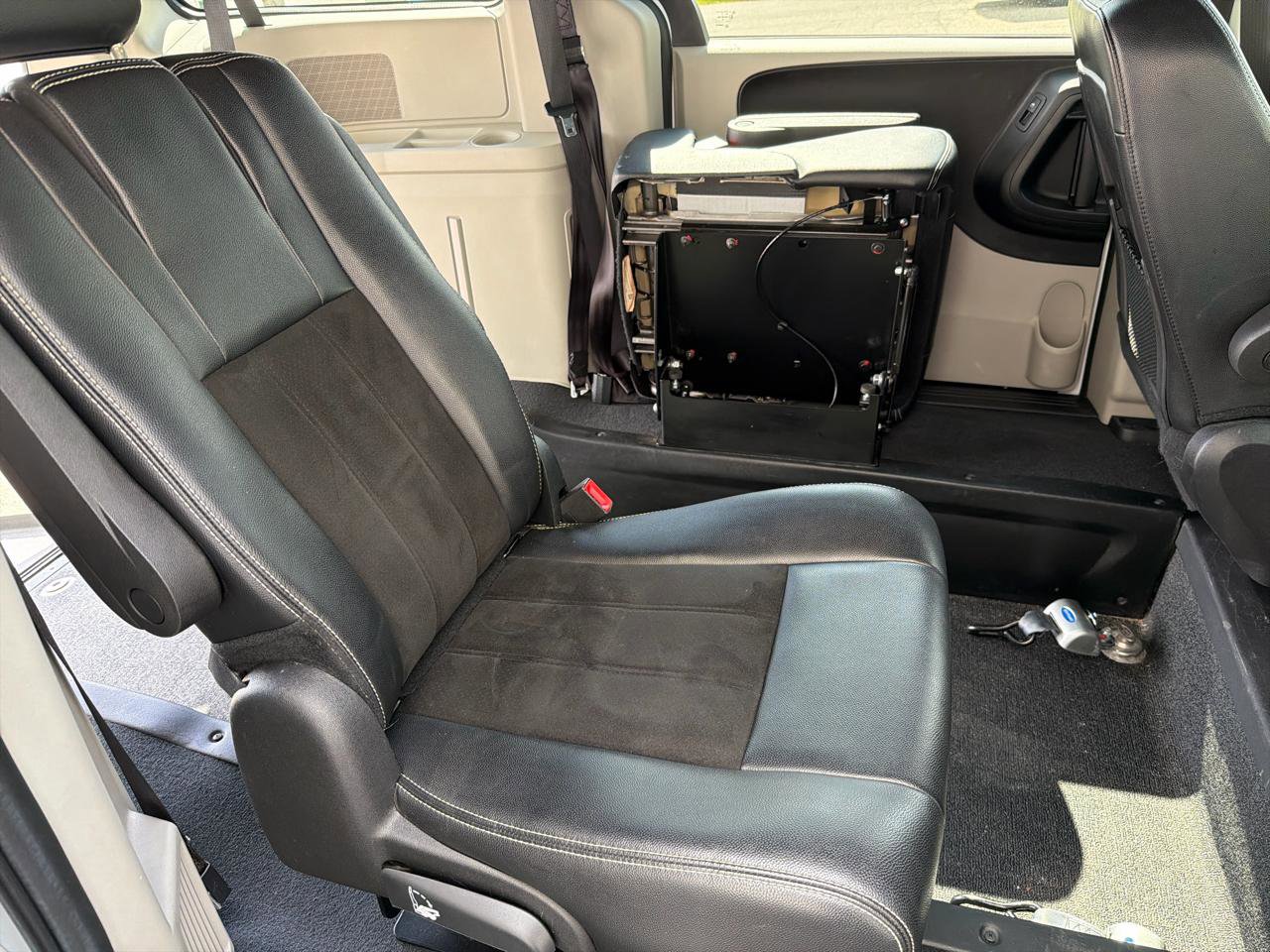 Used 2019 Dodge Grand Caravan SXT FWD image 22