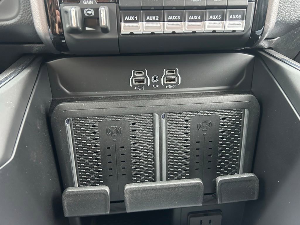 New 2026 RAM 3500 Laramie AWD/4WD image 23