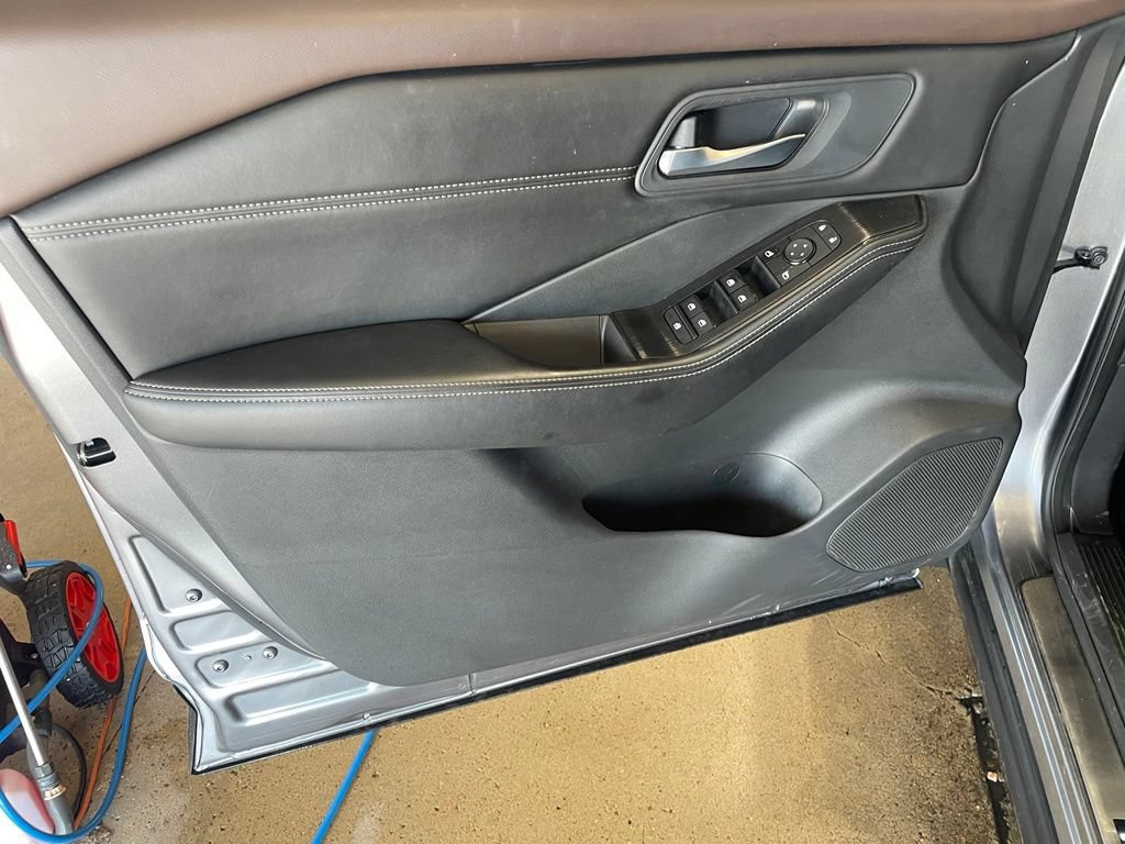 Certified 2023 Nissan Rogue SV w/ SV Premium Package FWD image 9
