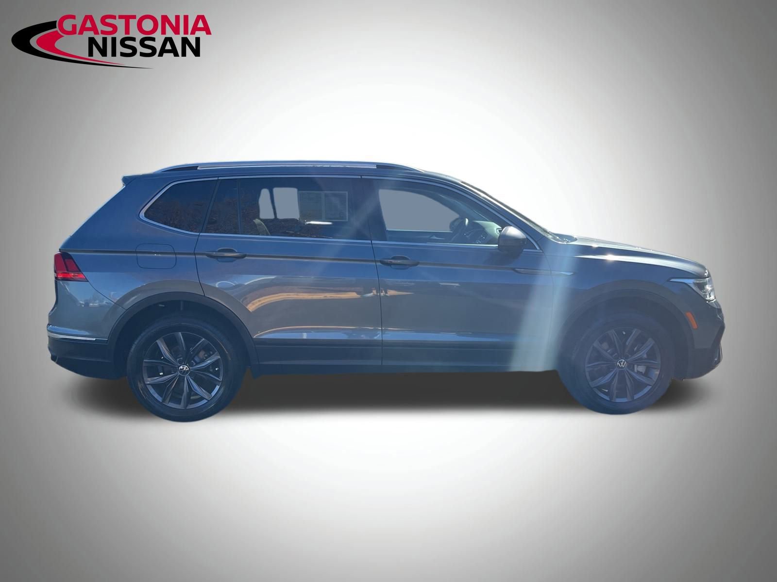 Used 2023 Volkswagen Tiguan SE image 19
