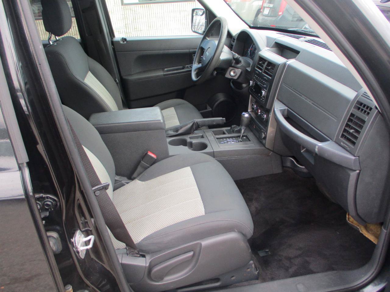 Used 2010 Jeep Liberty Sport w/ Popular Equipment Group AWD/4WD image 7