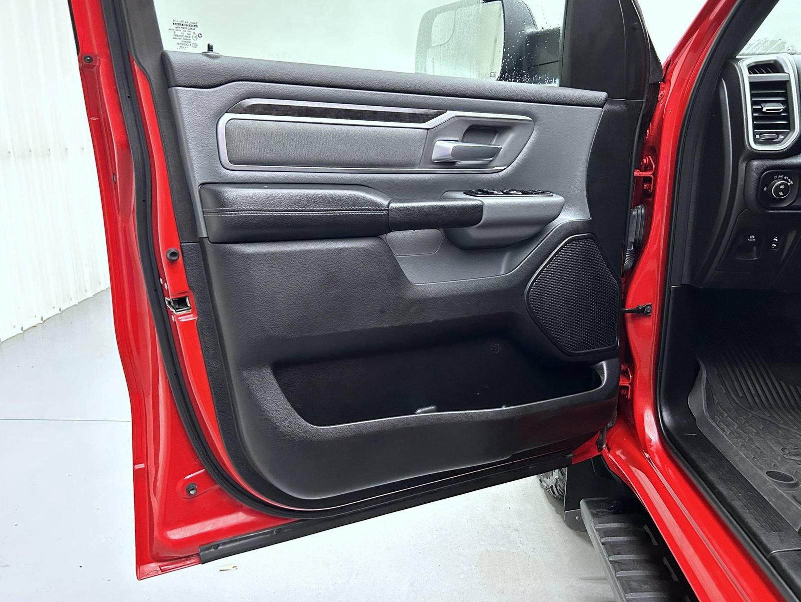 Used 2022 RAM 1500 Big Horn AWD/4WD image 9