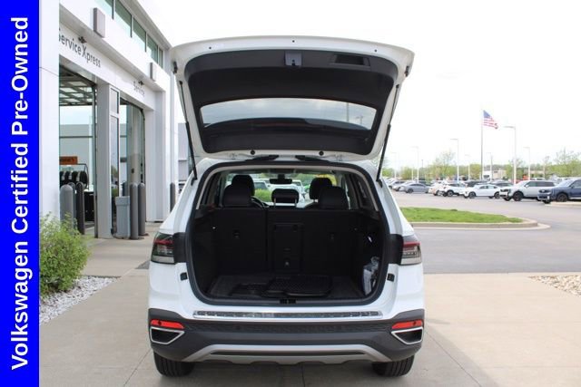 Used 2025 Volkswagen Taos SE w/ Panoramic Sunroof Package AWD/4WD image 9