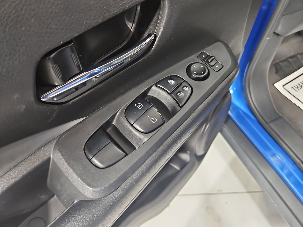 Used 2021 Nissan Kicks SR w/ SR Premium Package image 12