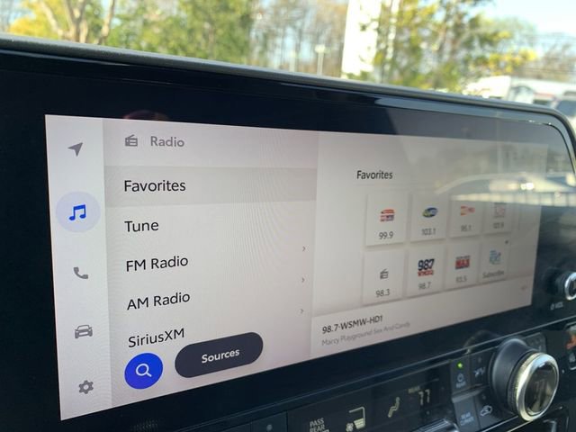 Used 2023 Toyota Highlander XLE image 24