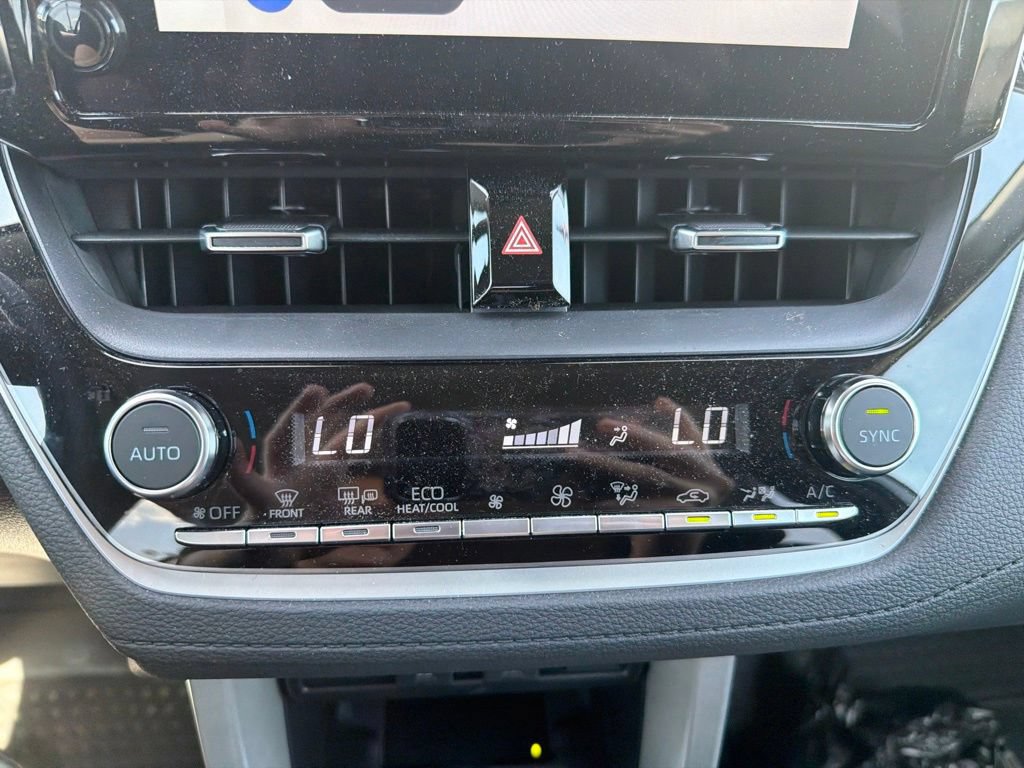 Used 2025 Toyota Corolla Cross XLE FWD image 35
