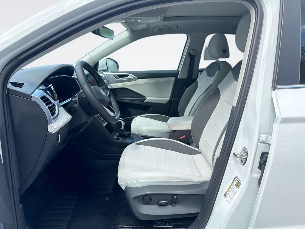 New 2026 Volkswagen Taos SE FWD image 13
