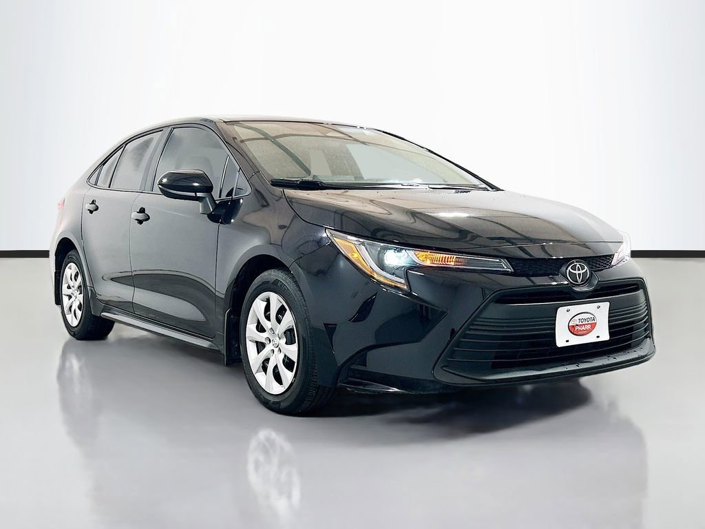 Used 2025 Toyota Corolla LE FWD image 3