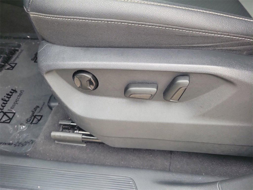 Used 2020 Volkswagen Atlas Cross Sport SE w/ Towing Package image 12