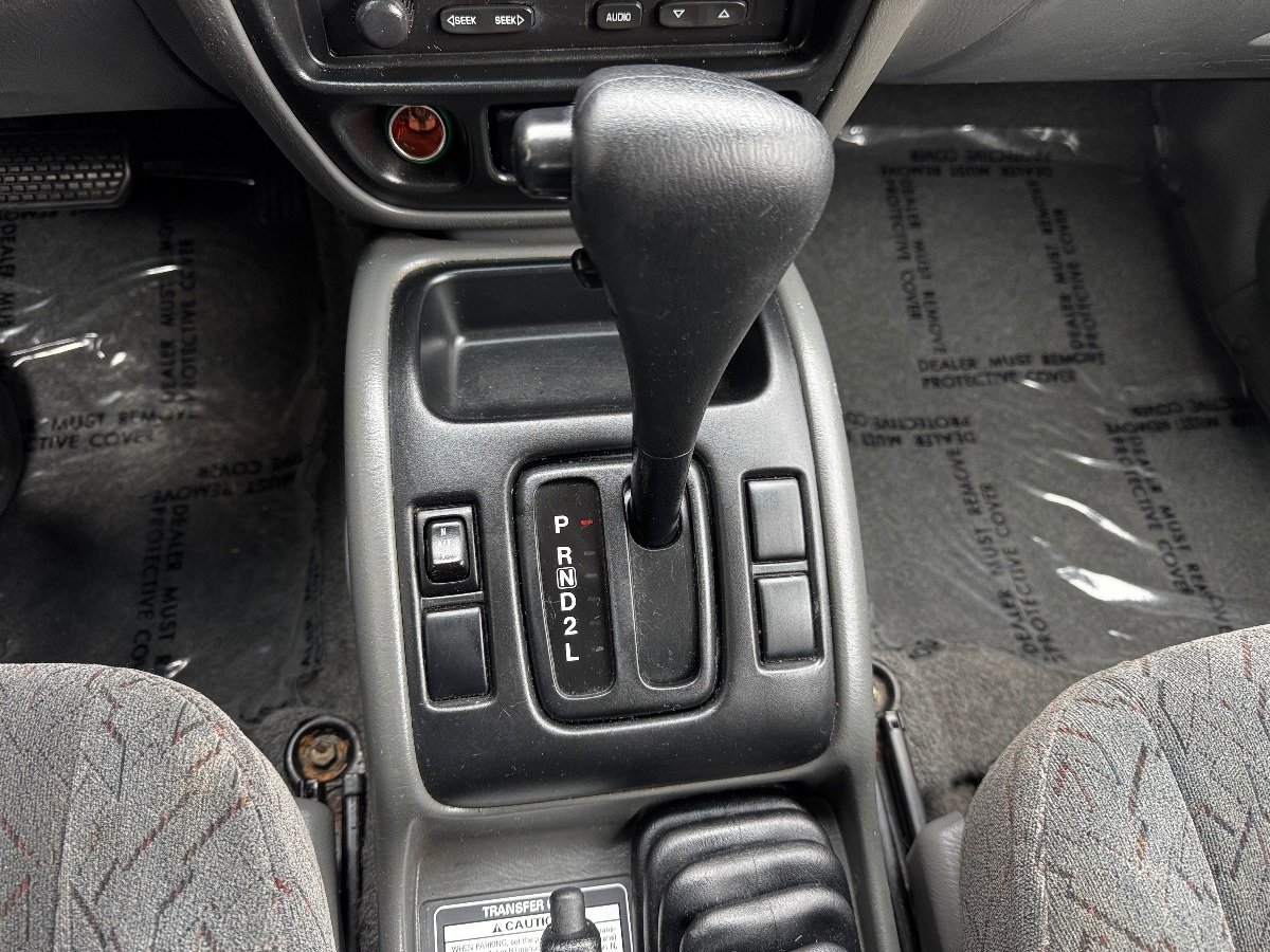 Used 2002 Chevrolet Tracker ZR2 image 25