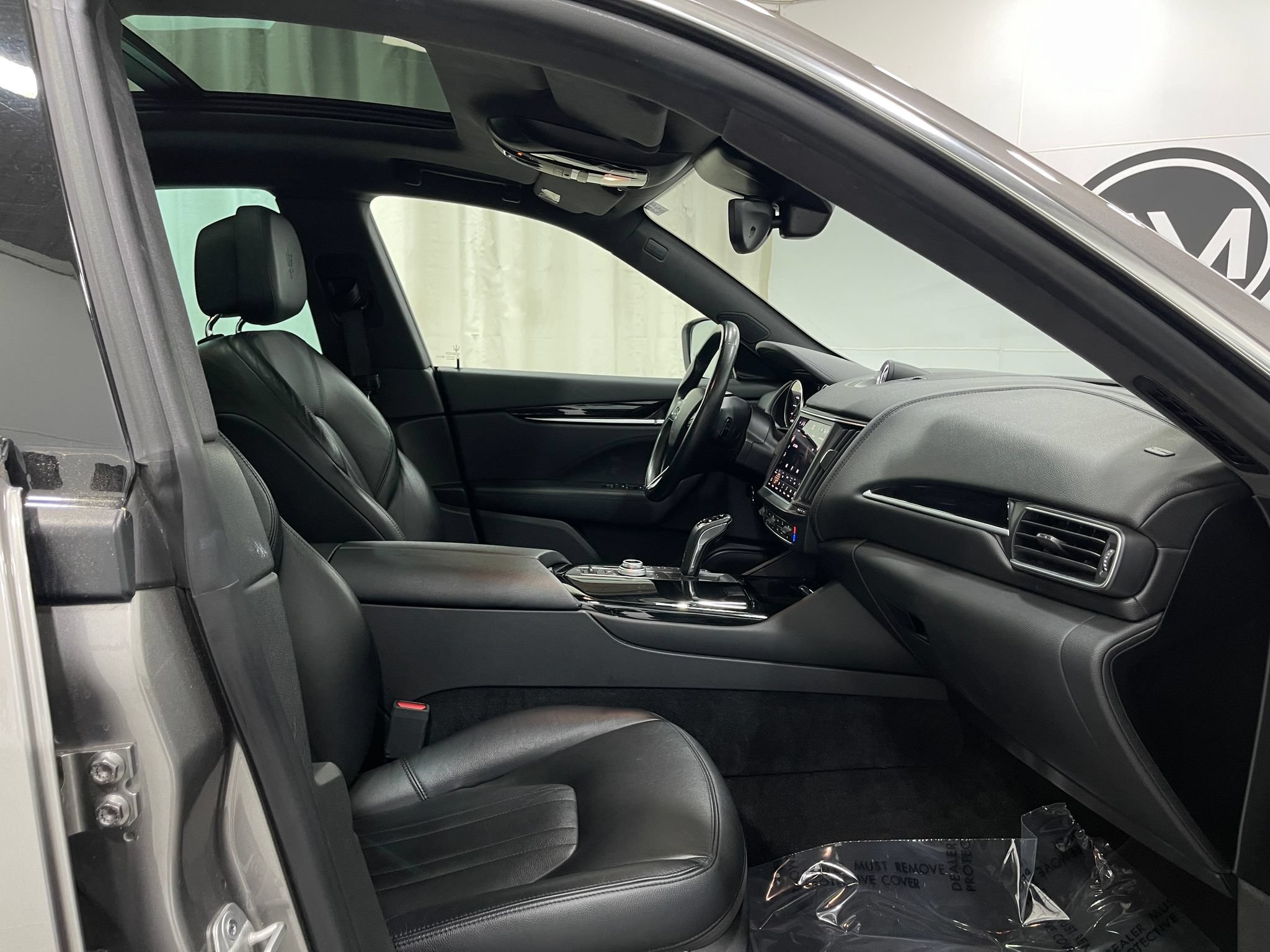 Used 2021 Maserati Levante AWD/4WD image 32